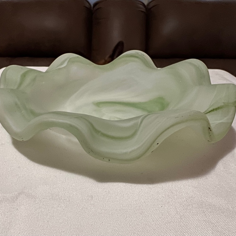 Beautiful Scalloped Swirly Dish
